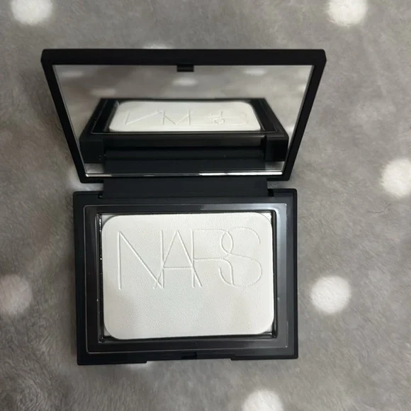 Nars Light Perfecting Setting Powder - Pressed - Picture 7 of 12
